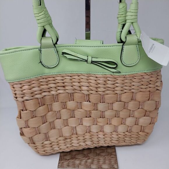 NWT Liz Claiborne straw handbag with green handle. - Picture 1 of 15